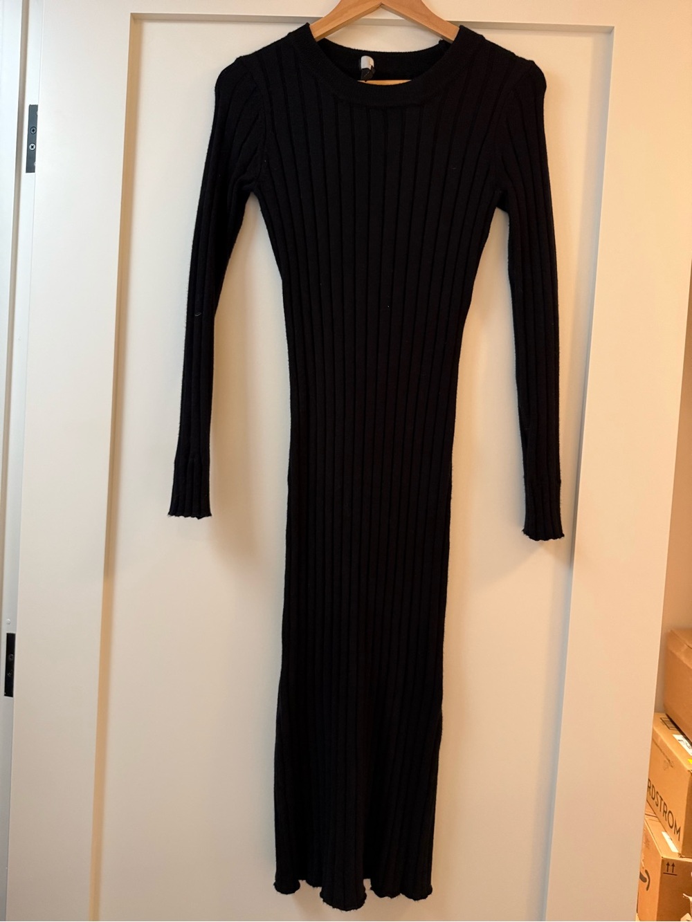 Slim Ribbed Black Midi Dress with Long Sleeves